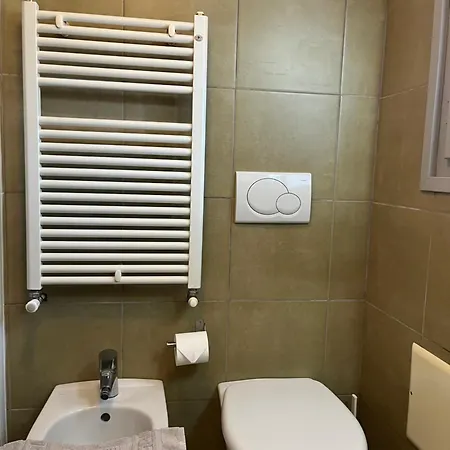 Aurora Hotel *