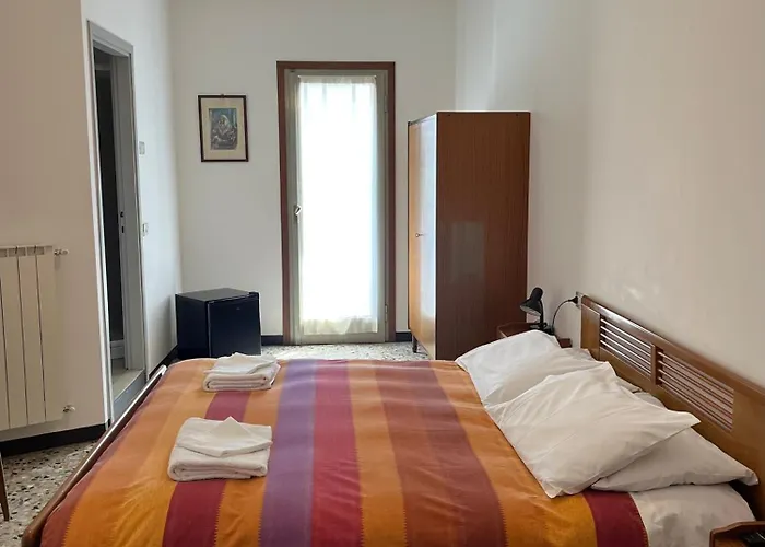 Aurora Hotel *